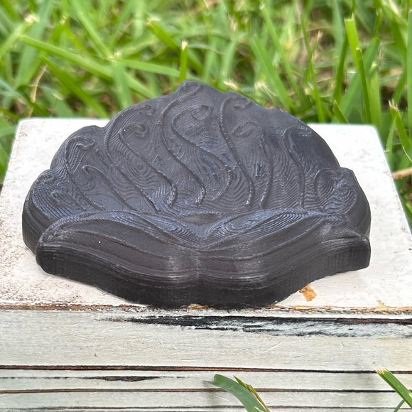 Beard Novelty Smoked Oud & Amber Handmade Goat’s Milk Soap - Picture 3 of 4